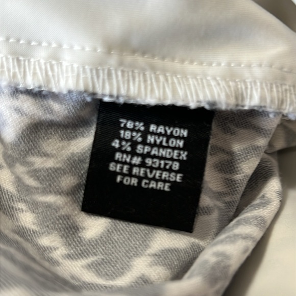 Premise -black and white stretch pull on Capri bottom. Size medium. - Picture 9 of 12